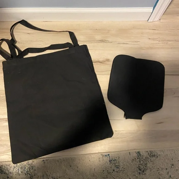 New Pickleball Starter Kit With Canvas Tote, Balls, and Paddle Cover - Picture 3 of 4